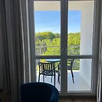 Prywatny, W 4 -gwiazdkowym Diva, Balkon, 300m Do Morza, Do Dworca Pkp Pieszo 10 Minut, Darmowe Wifi W Apartamencie, Dodatkowo Platne - Parking, Spa, Silownia, Squash Lejlighed