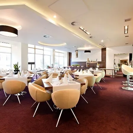 Prywatny, W 4 -gwiazdkowym Diva, Balkon, 300m Do Morza, Do Dworca Pkp Pieszo 10 Minut, Darmowe Wifi W Apartamencie, Dodatkowo Platne - Parking, Spa, Silownia, Squash * Kolobrzeg