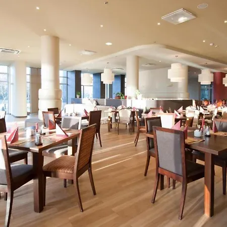 Prywatny, W 4 -gwiazdkowym Diva, Balkon, 300m Do Morza, Do Dworca Pkp Pieszo 10 Minut, Darmowe Wifi W Apartamencie, Dodatkowo Platne - Parking, Spa, Silownia, Squash * Kołobrzeg