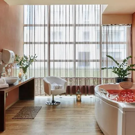 Daire Prywatny, W 4 -gwiazdkowym Diva, Balkon, 300m Do Morza, Do Dworca Pkp Pieszo 10 Minut, Darmowe Wifi W Apartamencie, Dodatkowo Platne - Parking, Spa, Silownia, Squash *